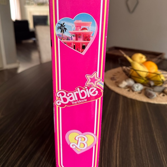 Brand new in box Margot Robbie Barbie The Movie authentic Barbie - Picture 5 of 5